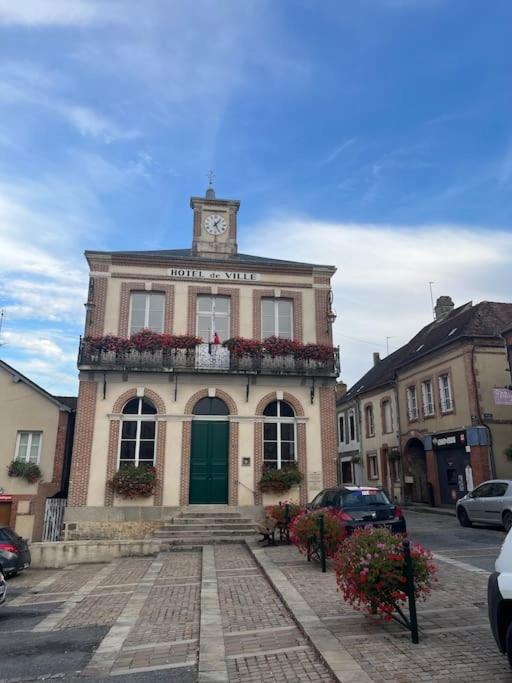 La Maison Du Perche Avec Jacuzzi Saint-Martin-des-Pezerits Exterior foto